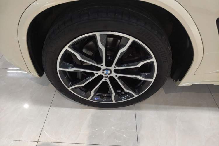 Used BMW X3 2020 xDrive30i Luxury Model with M Sport Package Left Front Wheel Hub
