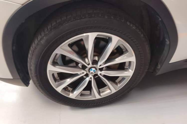 Used BMW X3 2020 xDrive25i Luxury Package Left Front Wheel Hub