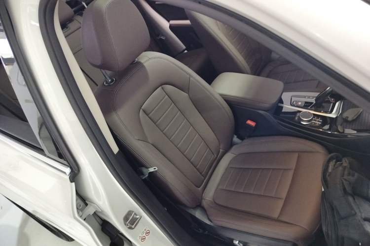 Used BMW X3 2020 xDrive25i Luxury Package Right Front Seat