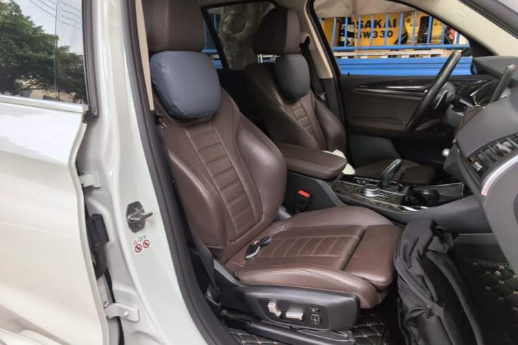 Used BMW X3 2020 xDrive30i Luxury Model with M Sport Package Right Front Seat