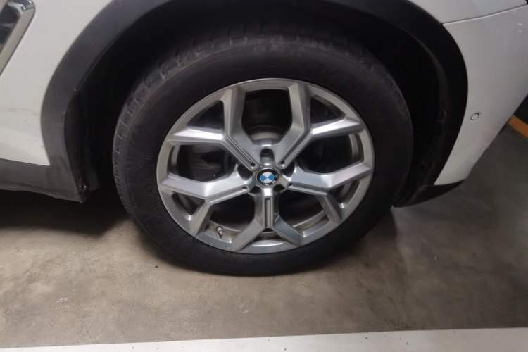 Used BMW X3 2020 xDrive28i Luxury Package Right Front Wheel Hub