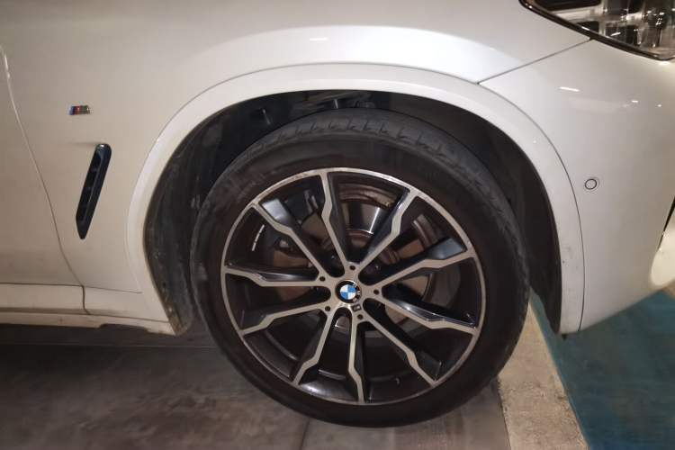 Used BMW X3 2020 xDrive30i Luxury Model with M Sport Package Right Front Wheel Hub