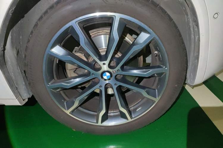 Used BMW X3 2020 xDrive30i Luxury Model with M Sport Package Right Front Wheel Hub