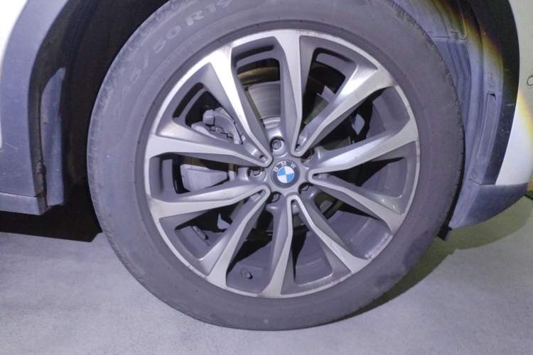 Used BMW X3 2020 xDrive25i Luxury Package Right Front Wheel Hub