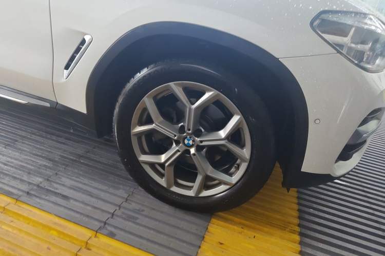 Used BMW X3 2020 xDrive28i Luxury Package Right Front Wheel Hub