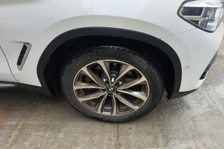 Used BMW X3 2020 xDrive25i Luxury Package Right Front Wheel Hub