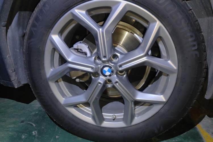 Used BMW X3 2020 xDrive28i Luxury Package Right Front Wheel Hub
