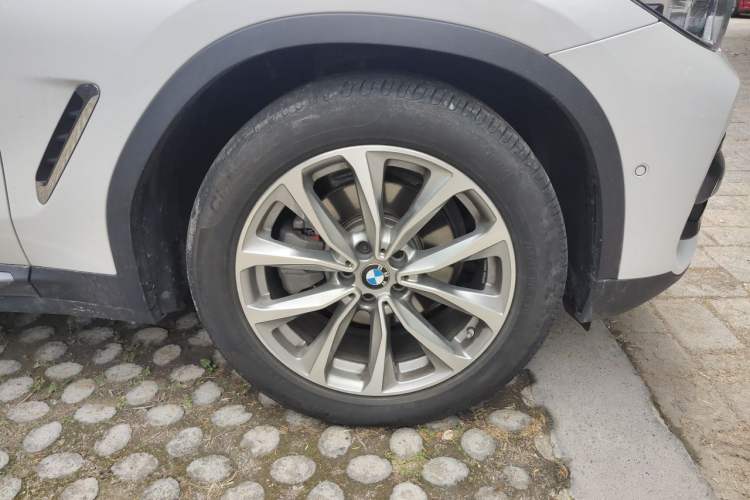 Used BMW X3 2020 xDrive25i Luxury Package Right Front Wheel Hub