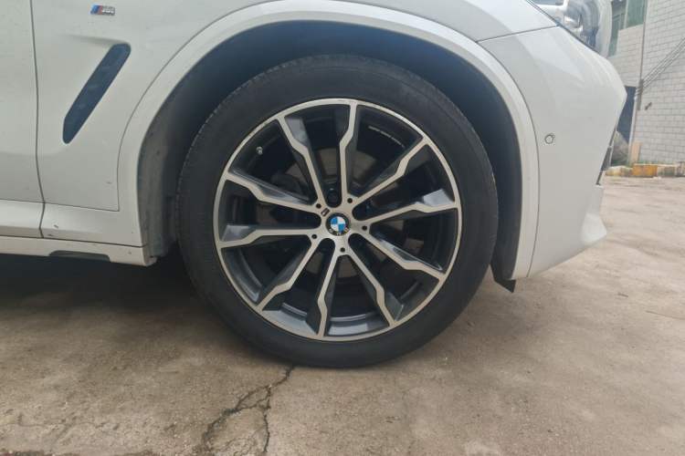 Used BMW X3 2020 xDrive30i Luxury Model with M Sport Package Right Front Wheel Hub