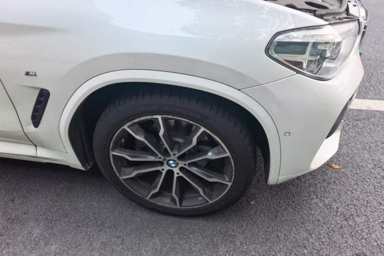 Used BMW X3 2020 xDrive30i Luxury Model with M Sport Package Right Front Wheel Hub