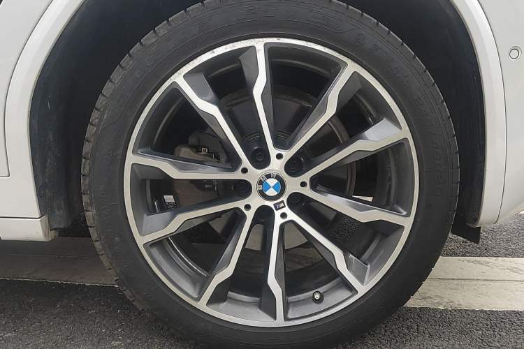 Used BMW X3 2020 xDrive30i Luxury Model with M Sport Package Right Front Wheel Hub