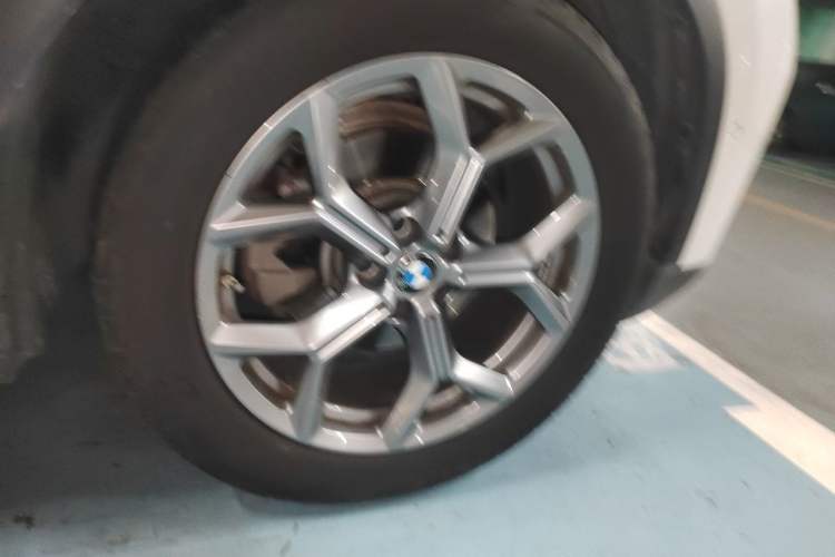 Used BMW X3 2020 xDrive28i Luxury Package Right Front Wheel Hub