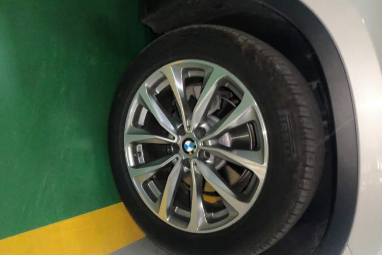 Used BMW X3 2020 xDrive25i Luxury Package Right Front Wheel Hub