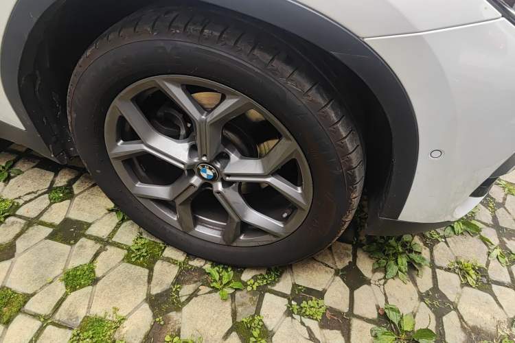 Used BMW X3 2020 xDrive28i Luxury Package Right Front Wheel Hub