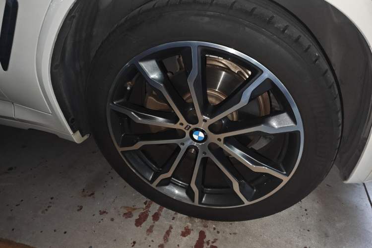 Used BMW X3 2020 xDrive30i Luxury Model with M Sport Package Right Front Wheel Hub