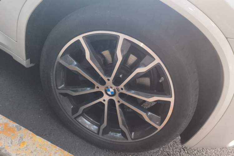 Used BMW X3 2020 xDrive30i Luxury Model with M Sport Package Right Front Wheel Hub