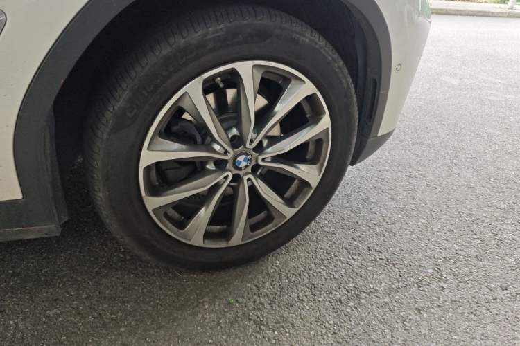 Used BMW X3 2020 xDrive25i Luxury Package Right Front Wheel Hub