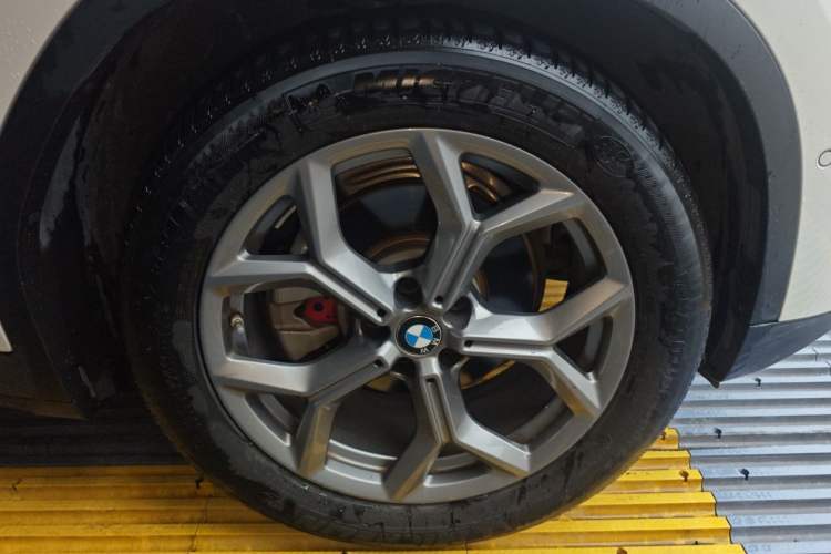Used BMW X3 2020 xDrive28i Luxury Package Right Front Wheel Hub
