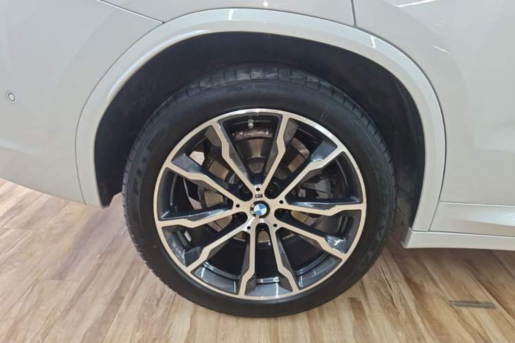 Used BMW X3 2020 xDrive30i Luxury Model with M Sport Package Right Rear Wheel Hub