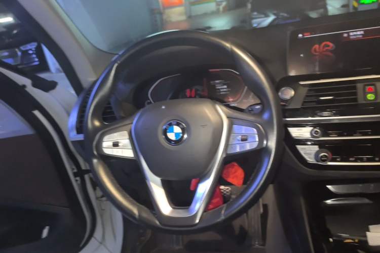 Used BMW X3 2020 xDrive25i Luxury Package Steering Wheel