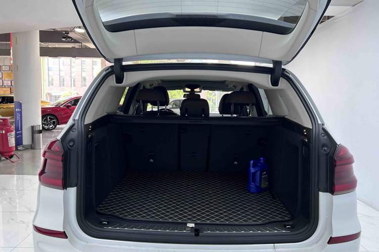 Used BMW X3 2020 xDrive25i Luxury Package Trunk