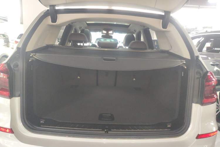 Used BMW X3 2020 xDrive28i Luxury Package Trunk