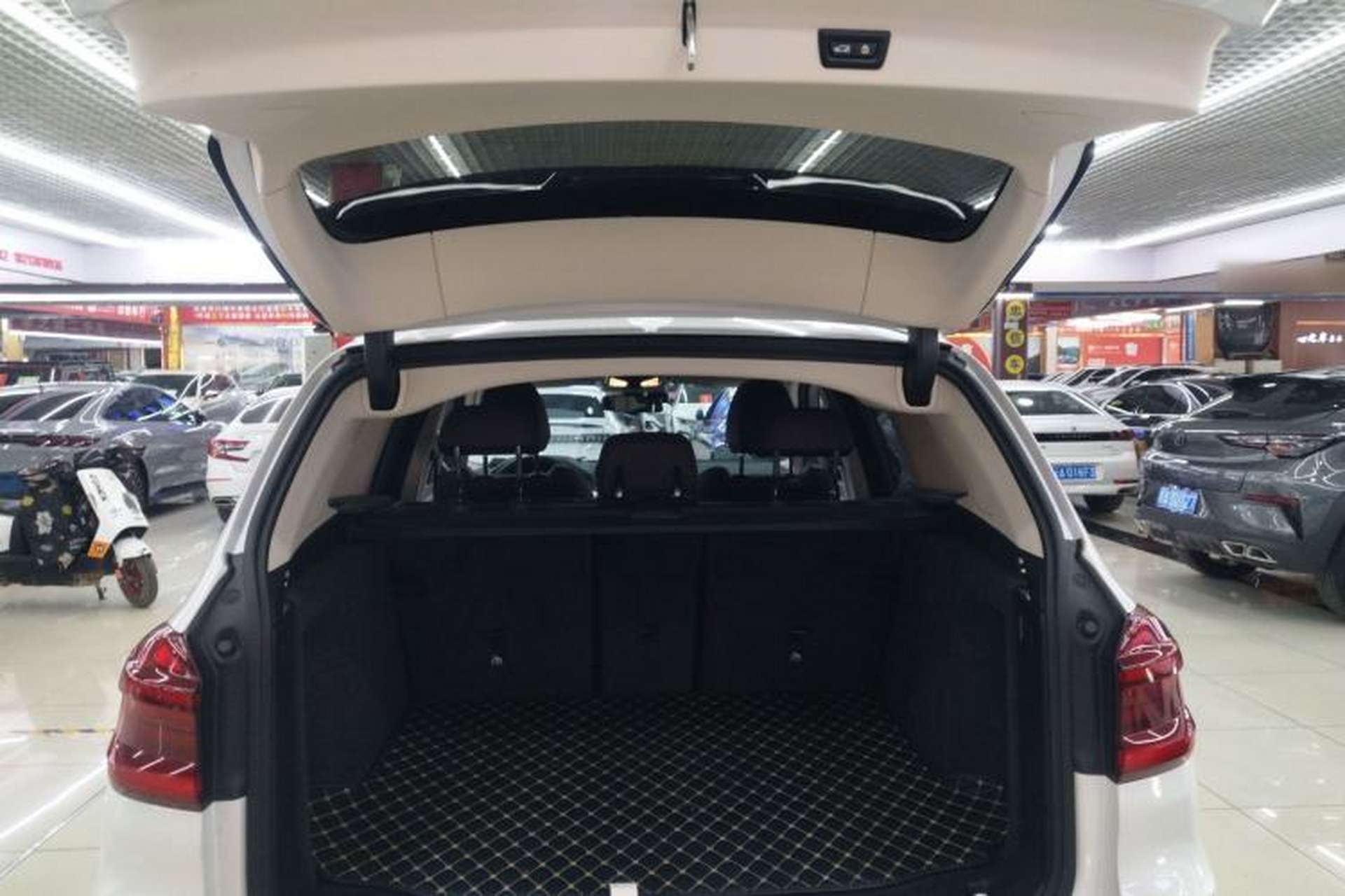 Used BMW X3 2020 xDrive28i Luxury Package Trunk