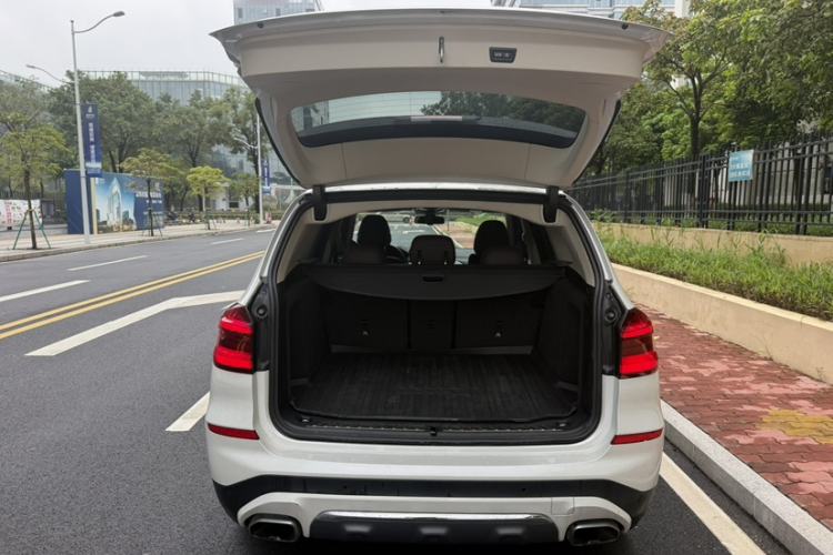 Used BMW X3 2020 xDrive25i Luxury Package Trunk