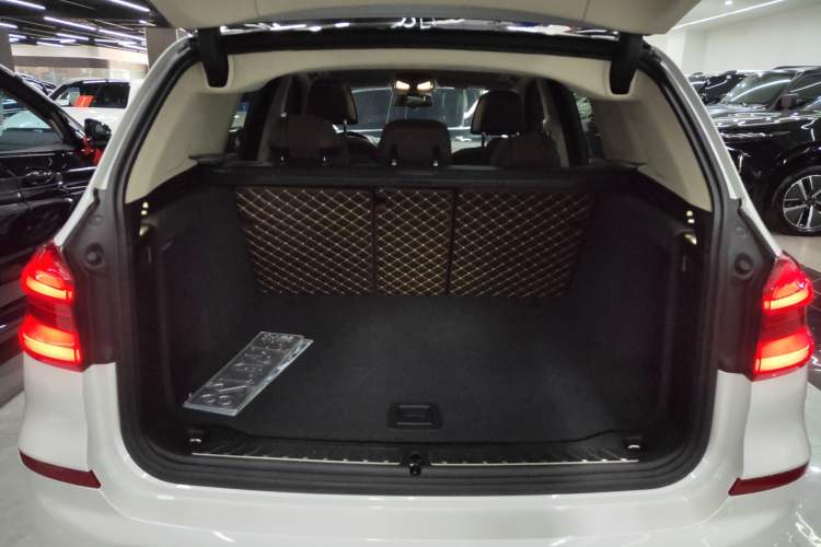 Used BMW X3 2020 xDrive28i Luxury Package Trunk
