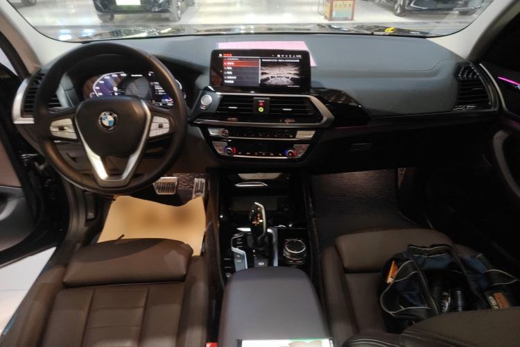 Used BMW X3 2021 xDrive25i Luxury Package Center Console