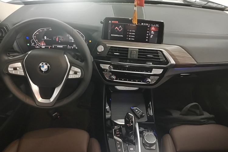 Used BMW X3 2021 xDrive28i Luxury Package Center Console