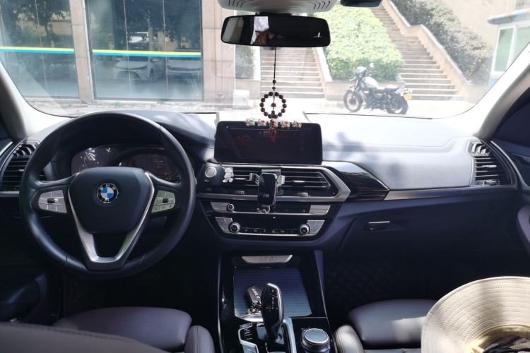Used BMW X3 2021 xDrive25i Luxury Package Center Console