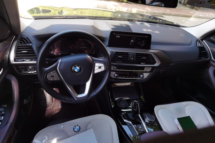 Used BMW X3 2021 xDrive28i Luxury Package Center Console