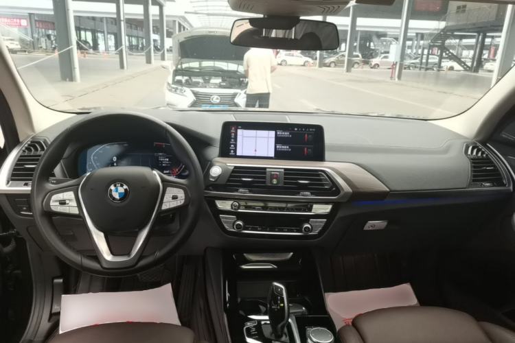 Used BMW X3 2021 xDrive28i Luxury Package Center Console