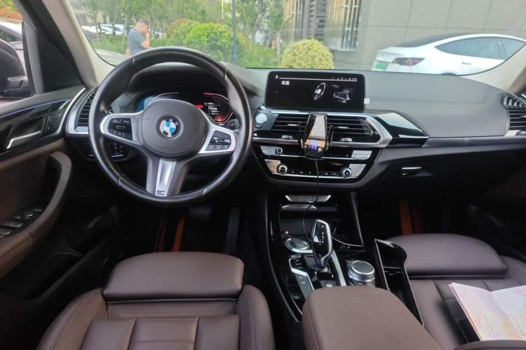 Used BMW X3 2021 xDrive25i M Sport Package Center Console