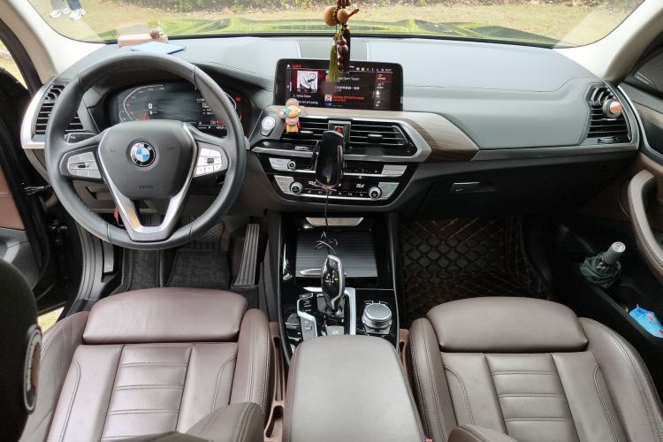 Used BMW X3 2021 xDrive28i Luxury Package Center Console