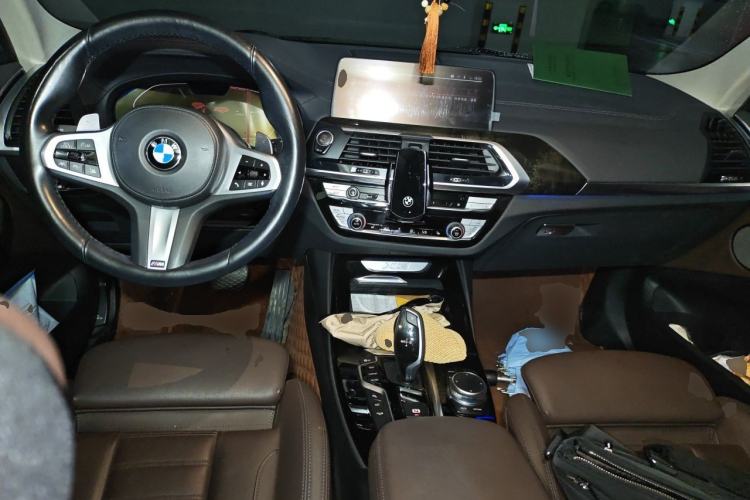 Used BMW X3 2021 xDrive30i Luxury Model with M Sport Package Center Console