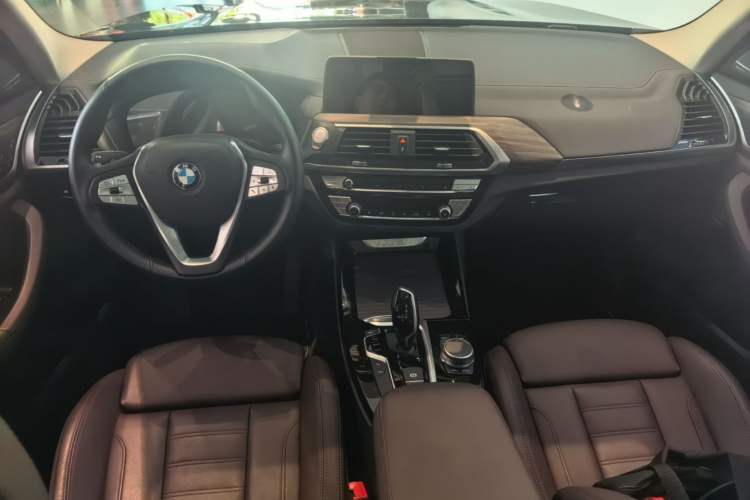 Used BMW X3 2021 xDrive28i Luxury Package Center Console
