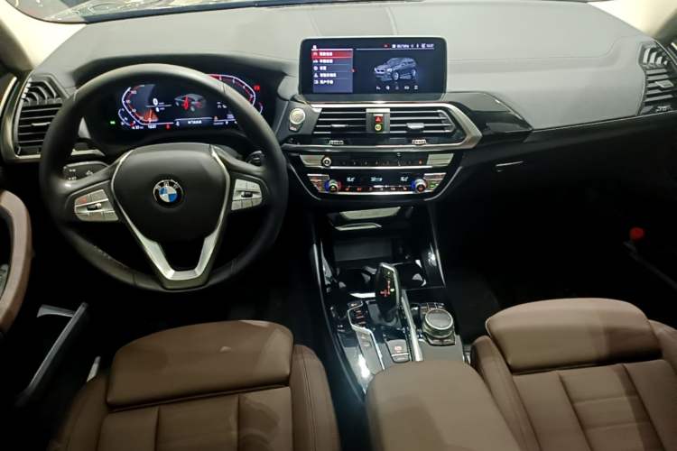 Used BMW X3 2021 Facelift xDrive25i Luxury Package Center Console