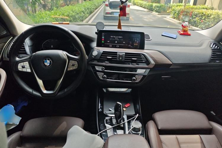 Used BMW X3 2021 xDrive28i Luxury Package Center Console