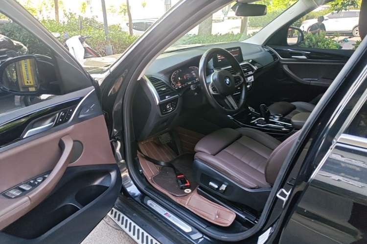 Used BMW X3 2021 xDrive25i Luxury Package Driver Seat