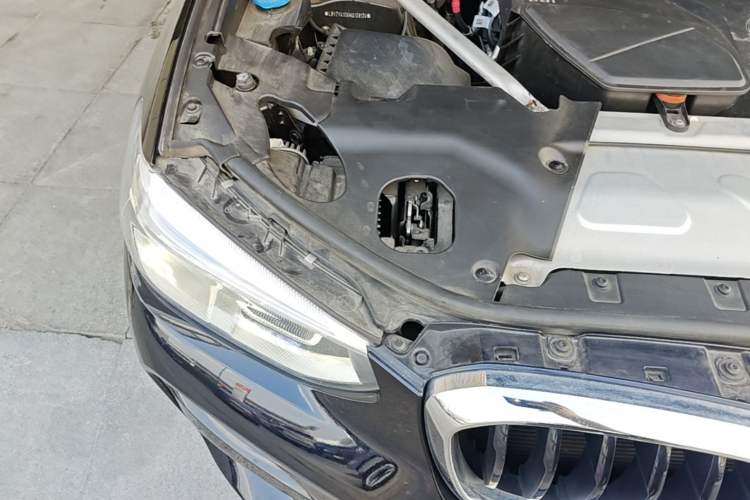 Used BMW X3 2021 xDrive25i M Sport Package Engine Bay Right