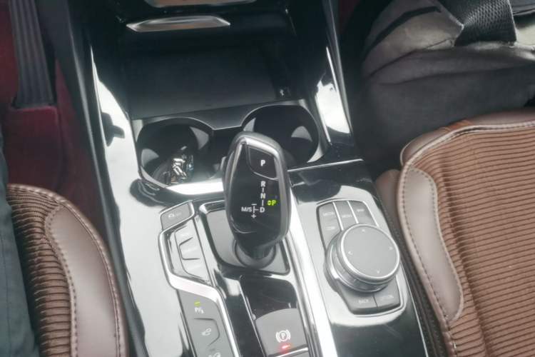 Used BMW X3 2021 xDrive30i Luxury Model with M Sport Package Gear Lever