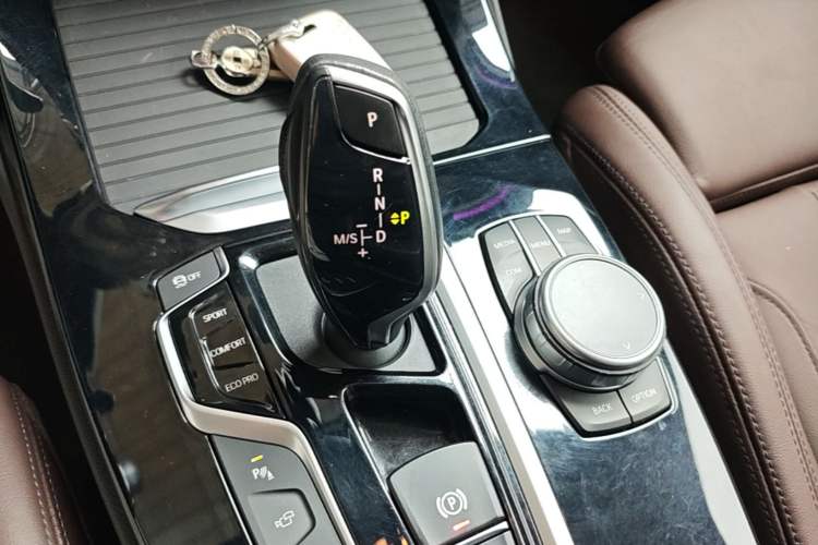 Used BMW X3 2021 xDrive30i Luxury Model with M Sport Package Gear Lever