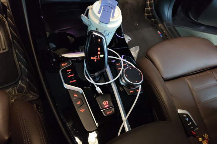 Used BMW X3 2021 xDrive30i Luxury Model with M Sport Package Gear Lever