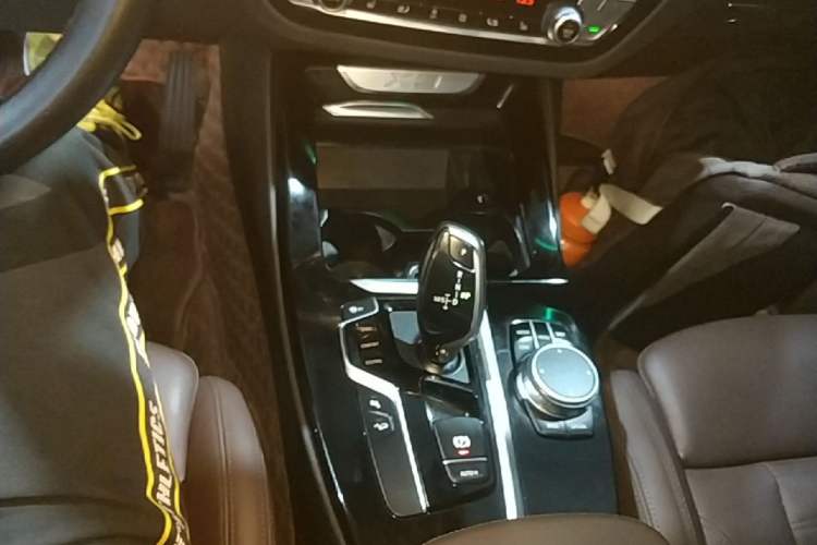 Used BMW X3 2021 xDrive30i Luxury Model with M Sport Package Gear Lever