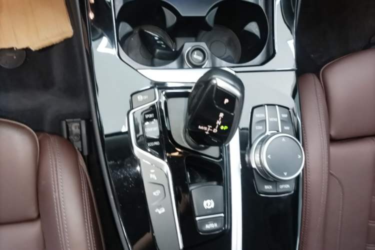 Used BMW X3 2021 xDrive30i Luxury Model with M Sport Package Gear Lever