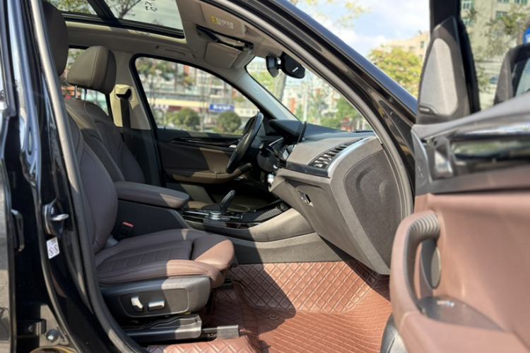 Used BMW X3 2021 xDrive25i M Sport Package Interior 4