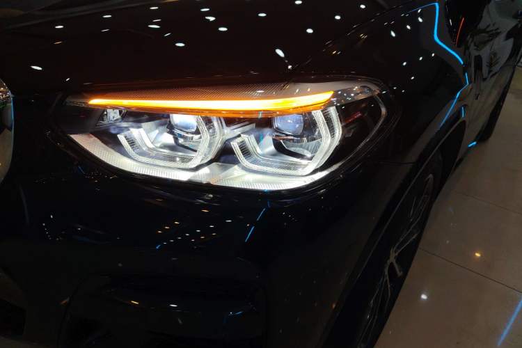 Used BMW X3 2021 xDrive30i Luxury Model with M Sport Package Left Front Headlight