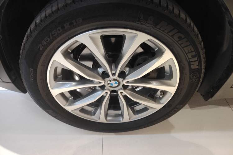 Used BMW X3 2021 xDrive25i Luxury Package Left Front Wheel Hub